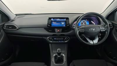 2021 HYUNDAI I30 interior