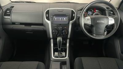 2021 ISUZU MU-X interior