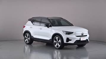 2022 VOLVO XC40