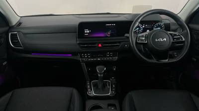 2023 KIA SELTOS interior