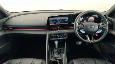 2022 HYUNDAI I30 interior