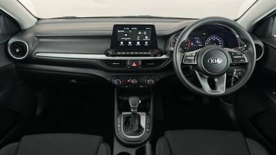 2018 KIA CERATO interior