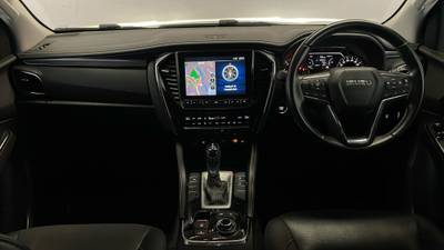 2023 ISUZU MU-X interior