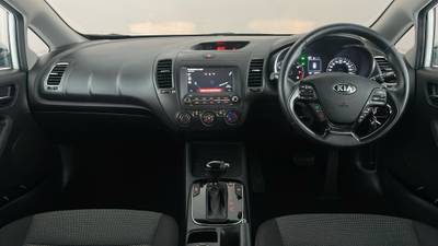 2018 KIA CERATO interior