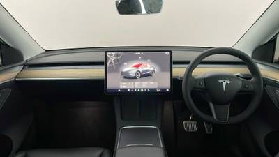 2023 TESLA MODEL Y interior