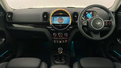 2022 MINI COUNTRYMAN interior