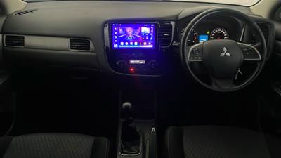 2014 Mitsubishi Outlander interior