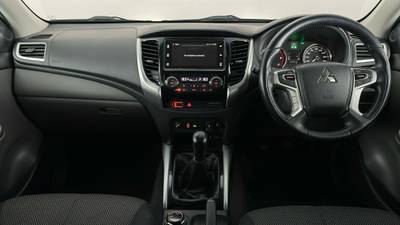 2018 MITSUBISHI TRITON interior