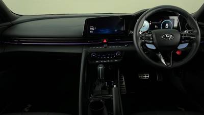 2022 HYUNDAI I30 interior