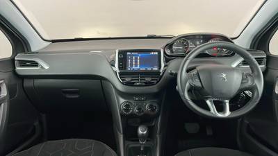 2018 PEUGEOT 2008 interior