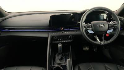 2022 HYUNDAI I30 interior