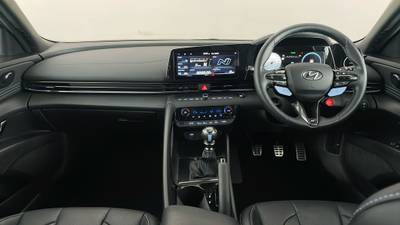 2022 HYUNDAI I30 interior