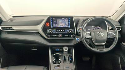 2021 TOYOTA KLUGER interior