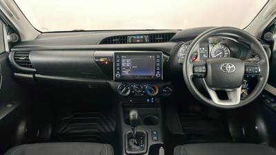 2021 TOYOTA HILUX interior