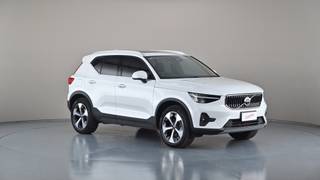 2022 VOLVO XC40