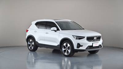 2022 VOLVO XC40