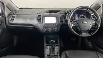 2018 KIA CERATO interior