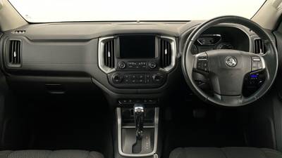 2016 HOLDEN COLORADO interior