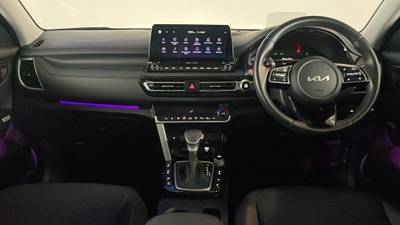 2022 KIA SELTOS interior