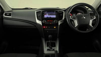 2021 MITSUBISHI TRITON interior