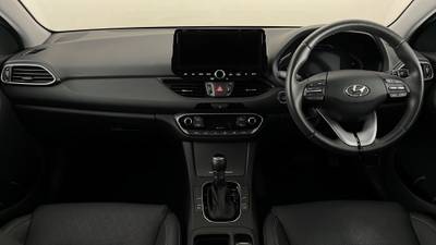 2023 HYUNDAI I30 interior