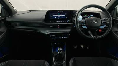 2021 HYUNDAI I20 interior