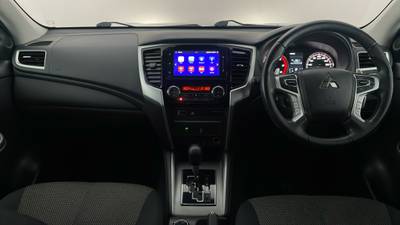 2022 Mitsubishi Triton interior