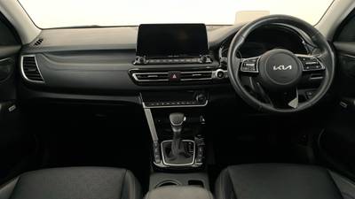 2022 KIA SELTOS interior