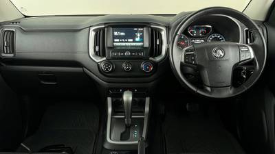 2017 HOLDEN TRAILBLAZER interior