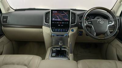 2020 TOYOTA LANDCRUISER interior