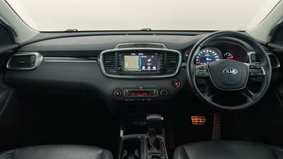 2018 KIA SORENTO interior