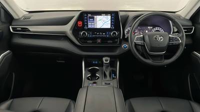2022 TOYOTA KLUGER interior