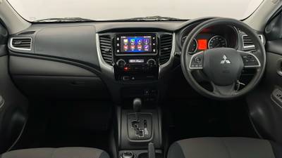 2018 MITSUBISHI TRITON interior