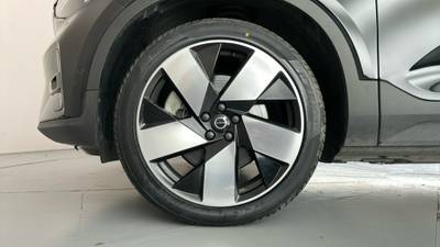 2023 VOLVO XC40 gallery