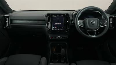 2023 VOLVO XC40 interior