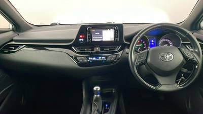 2018 TOYOTA C-HR interior