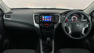 2020 MITSUBISHI TRITON interior