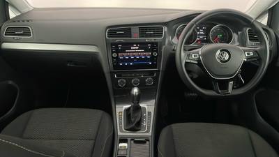2018 Volkswagen Golf interior