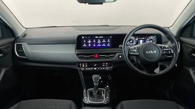2023 KIA SELTOS interior