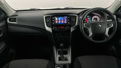 2021 MITSUBISHI TRITON interior