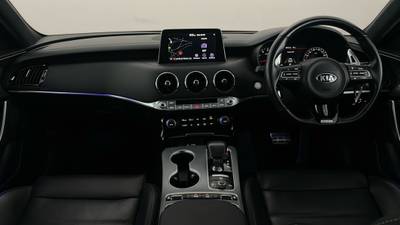 2018 KIA STINGER interior