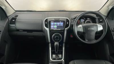 2021 ISUZU MU-X interior