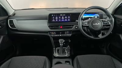2023 KIA SELTOS SPORT interior