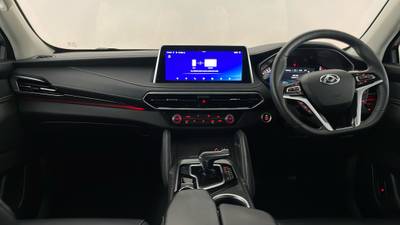 2023 LDV D90 interior