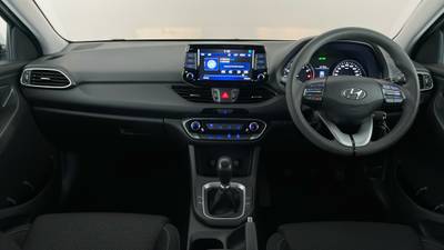 2018 HYUNDAI I30 interior