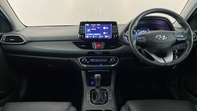 2022 HYUNDAI I30 interior