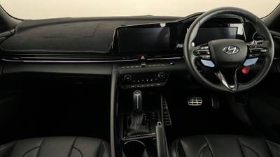 2023 HYUNDAI I30 interior