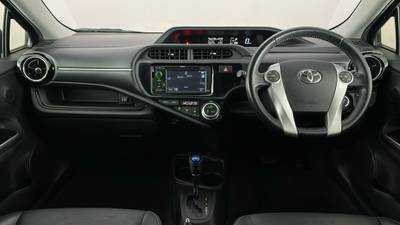 2015 TOYOTA PRIUS-C interior