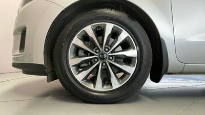 2015 KIA CARNIVAL gallery