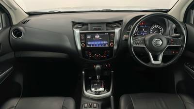 2021 Nissan Navara interior